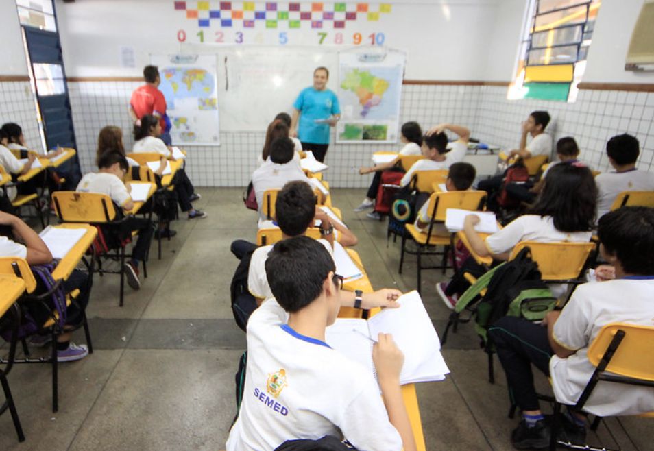 servidores-da-educacao-de-mana