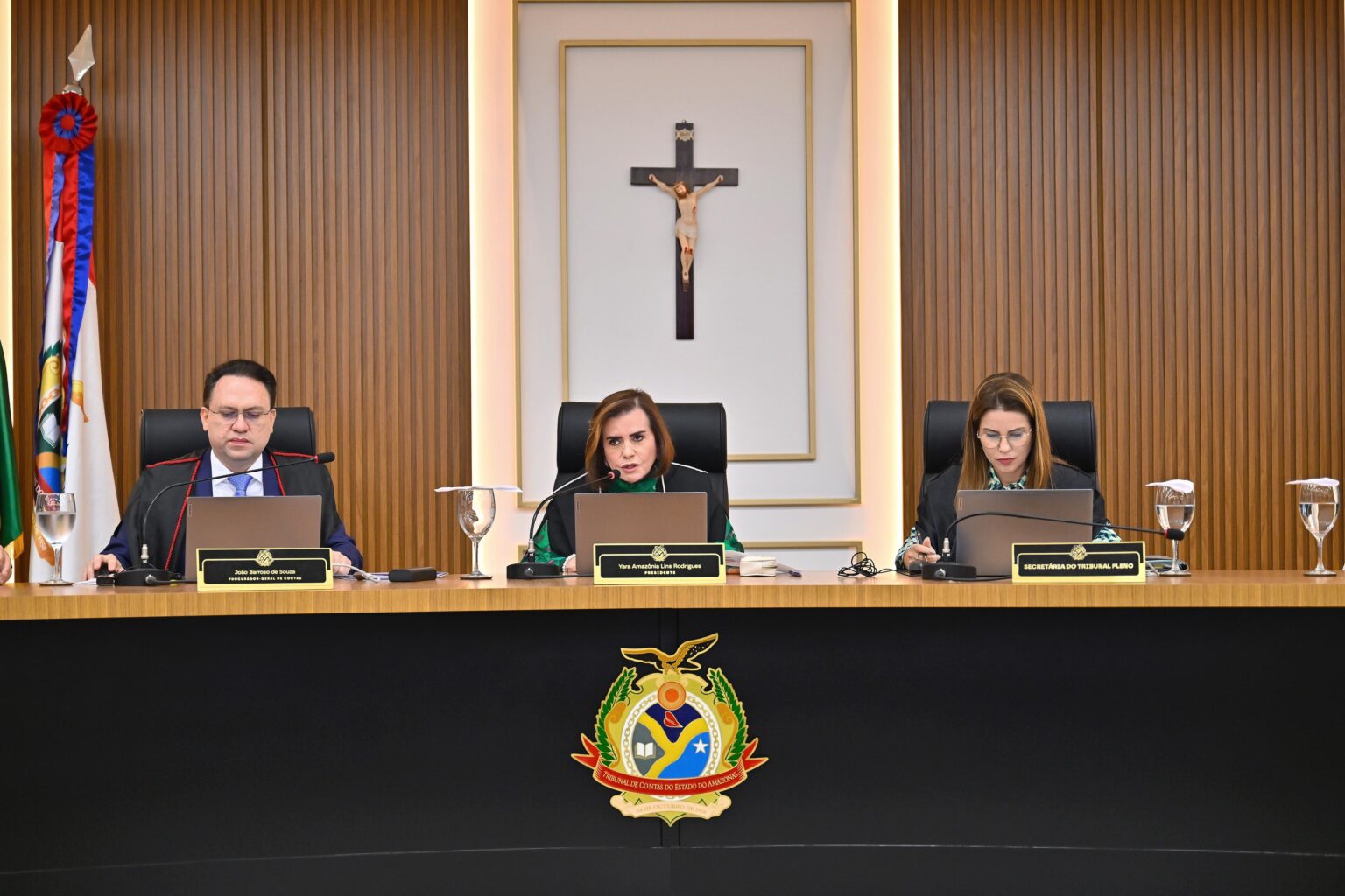 tce-am-define-relatorias-dos-m