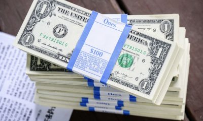 dolar-cai-para-r-520-e-atinge-