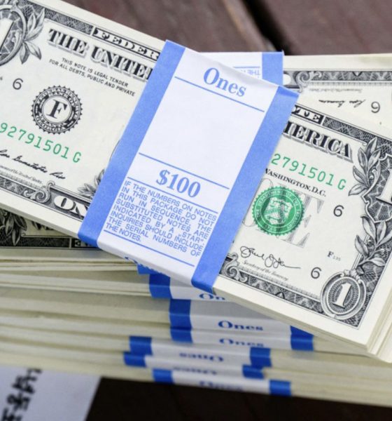 dolar-cai-para-r-520-e-atinge-