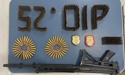 homem-e-preso-com-fuzis-de-gro