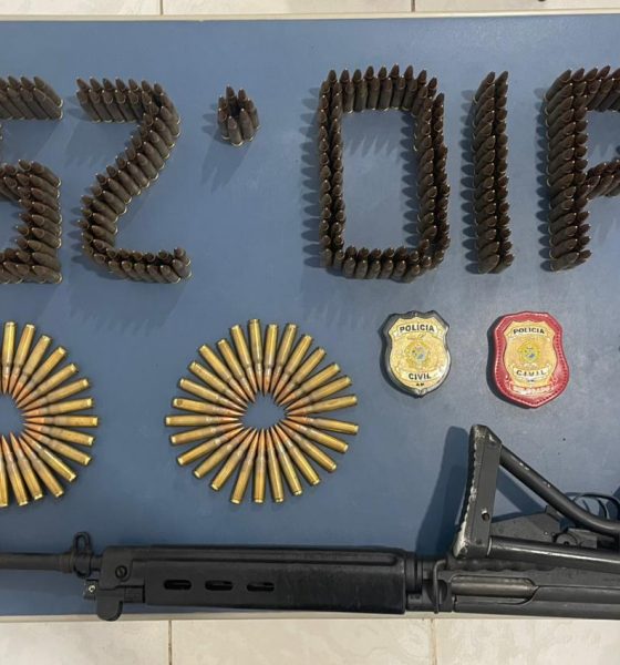 homem-e-preso-com-fuzis-de-gro