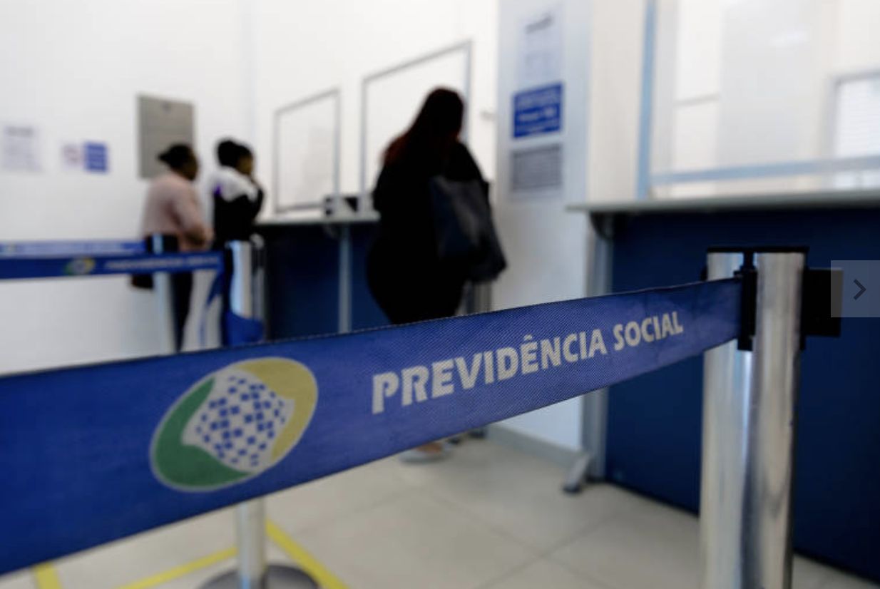 mais-880-mil-aposentados-ainda