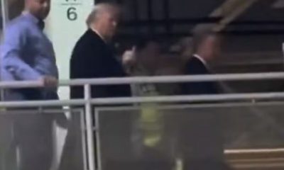 trump-xinga-e-mostra-dedo-do-m