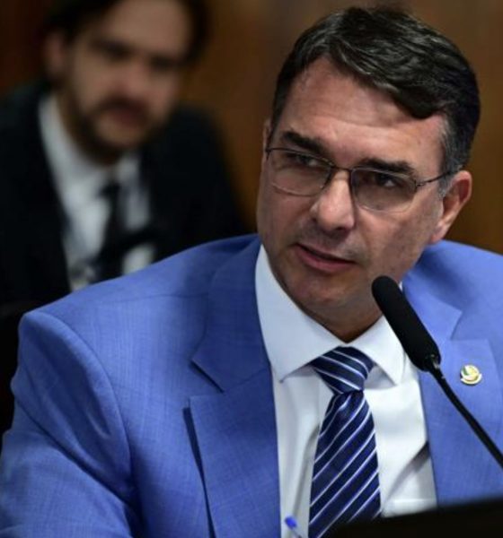 anotacoes-de-flavio-bolsonaro-