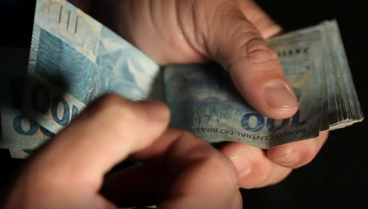 brasileiros-sacaram-em-dezembr