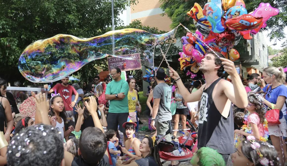 carnaval-pais-nao-devem-public