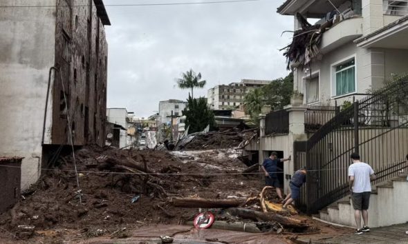 chuva-deixa-22-mortos-e-centen