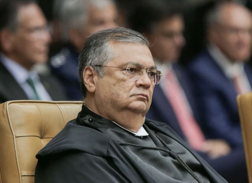 dino-proibe-novas-leis-e-atos-