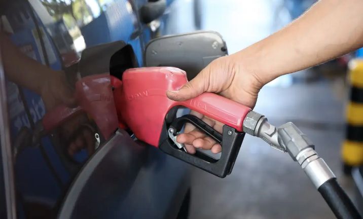 gasolina-cai-16-na-refinaria-m