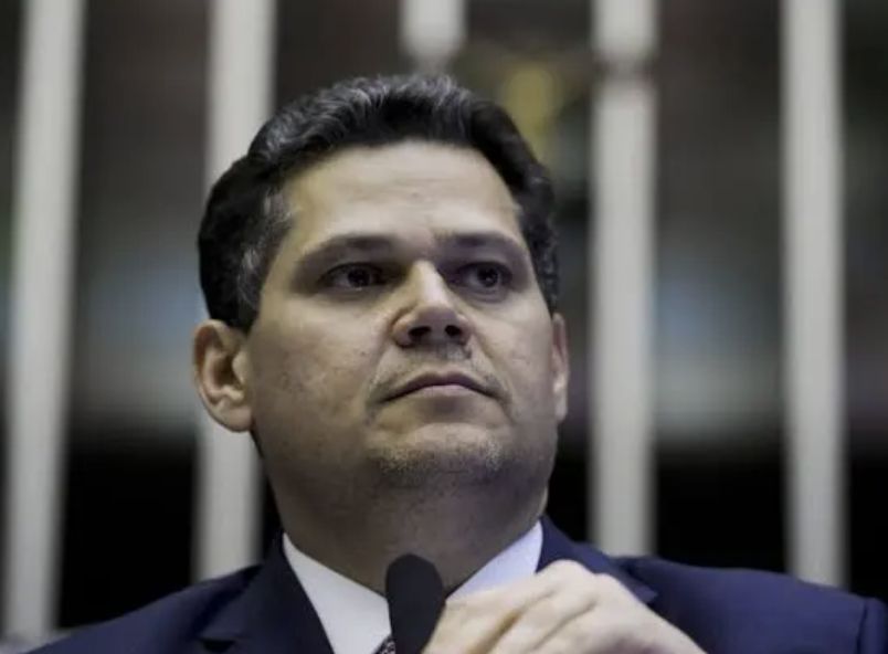 parlamentares-pedem-a-alcolumb