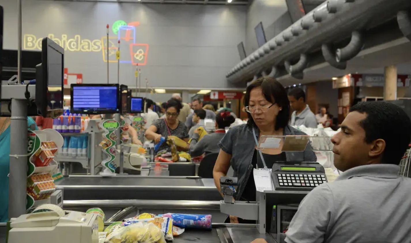 consumo-das-familias-fica-esta