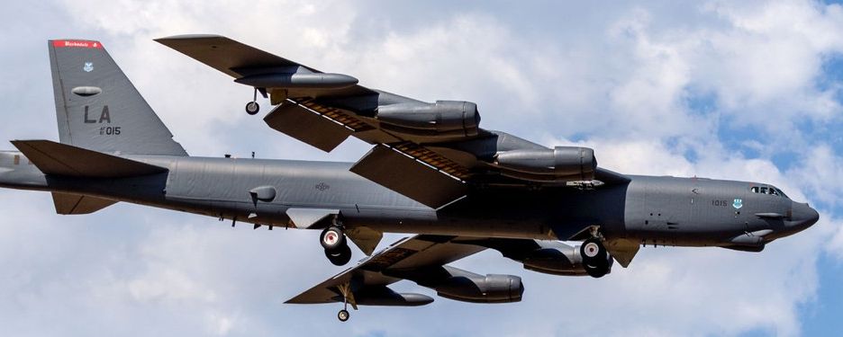 eua-sobrevoam-ira-com-bombarde