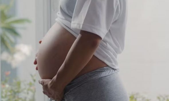 servidora-gravida-por-barriga-