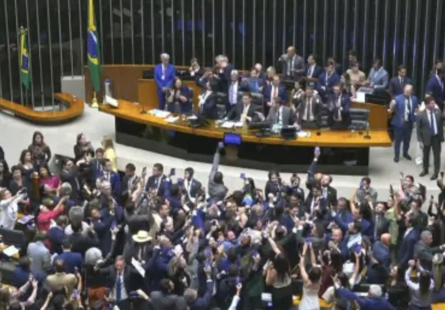 congresso-derruba-veto-de-lula