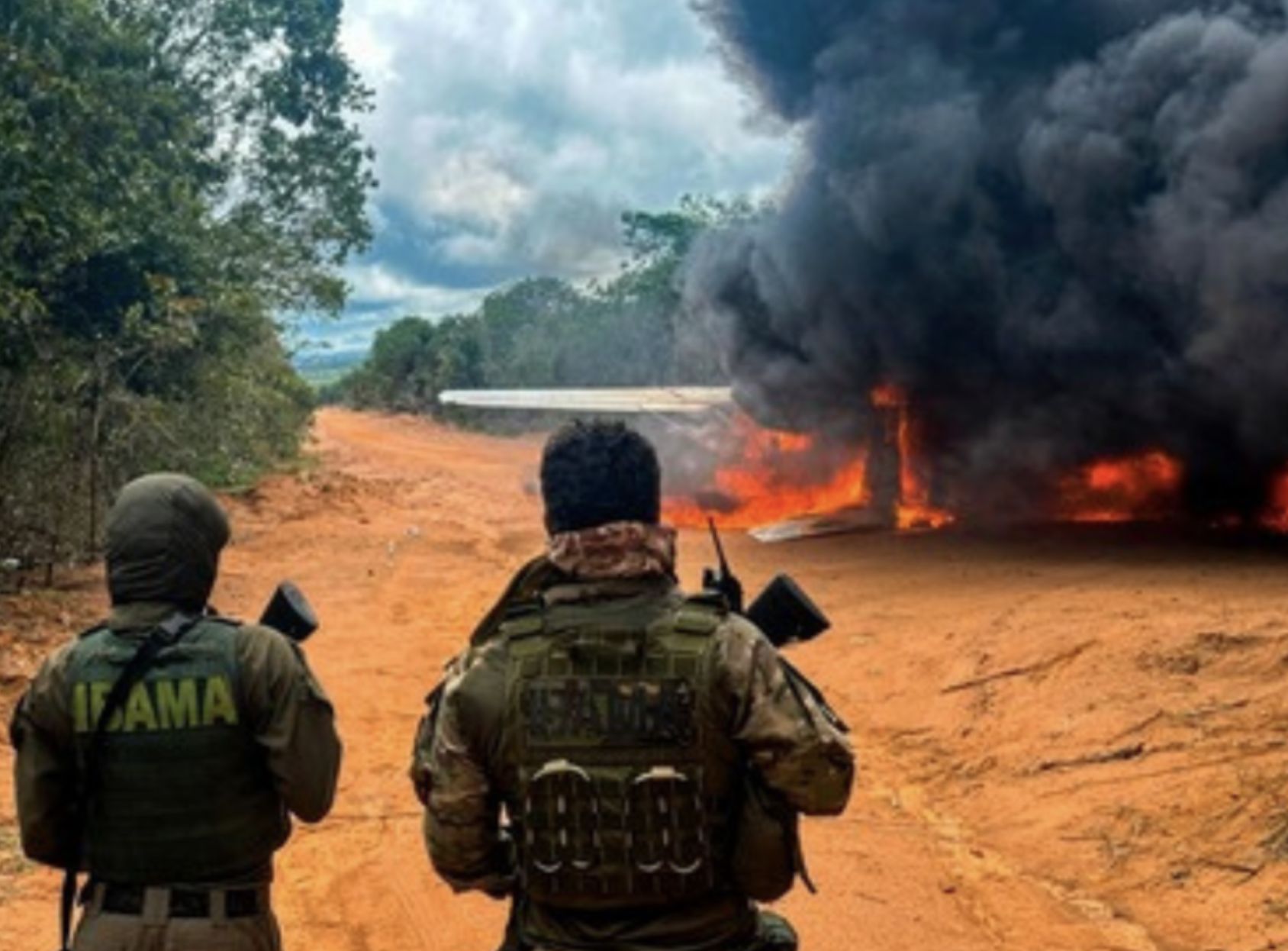 ibama-destroi-aviao-usado-por-