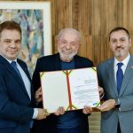 lula-assina-decreto-para-contr