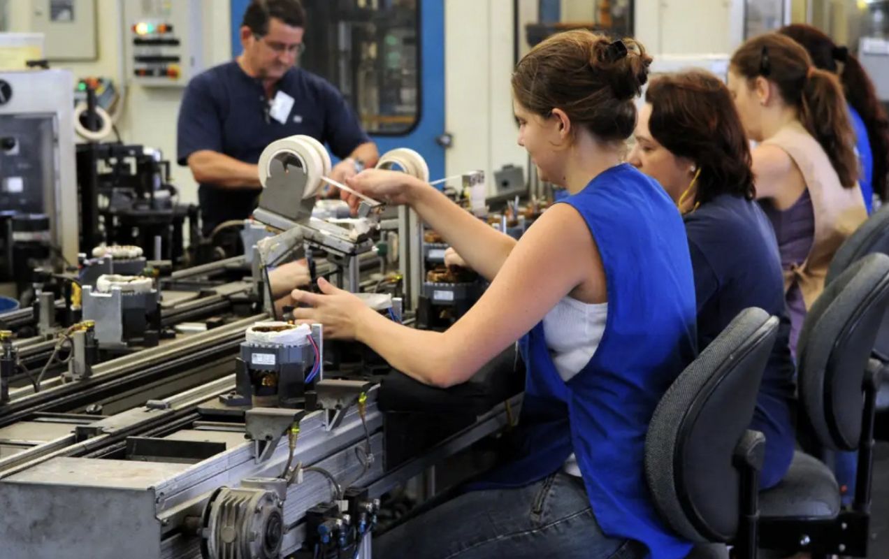 mulheres-recebem-213-a-menos-q