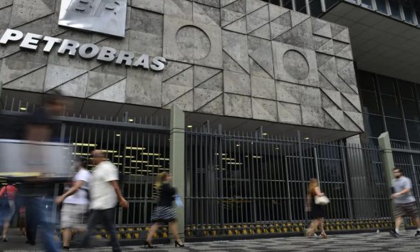 petrobras-destitui-diretor-de-
