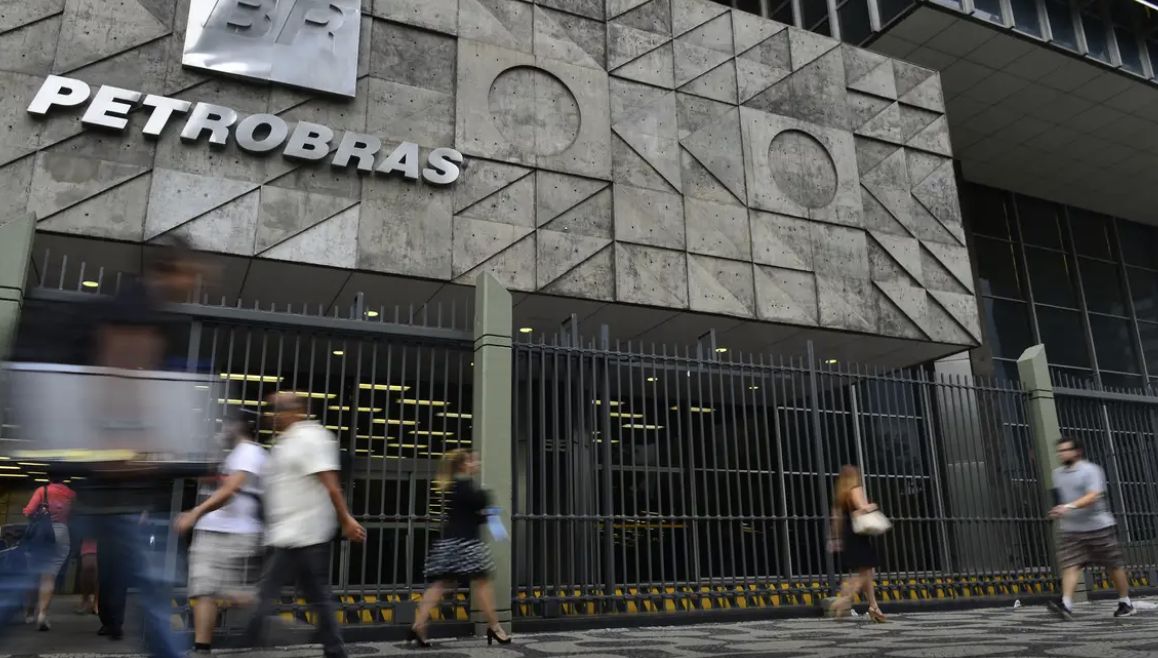 petrobras-destitui-diretor-de-
