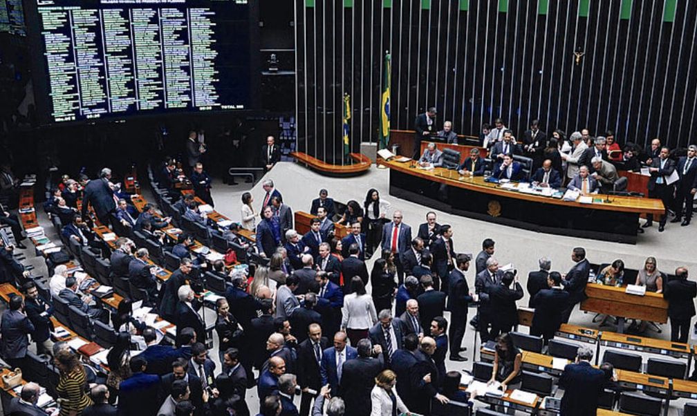 camara-dos-deputados-aprova-au