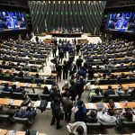 camara-dos-deputados-relaxa-pu