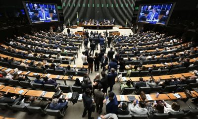 camara-dos-deputados-relaxa-pu