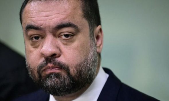claudio-castro-e-alvo-de-busca