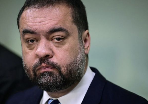 claudio-castro-e-alvo-de-busca