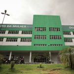 jovem-da-a-luz-em-banheiro-de-