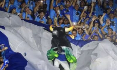 com-o-tema-brinquedo-que-canta