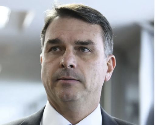 flavio-bolsonaro-diz-que-pediu