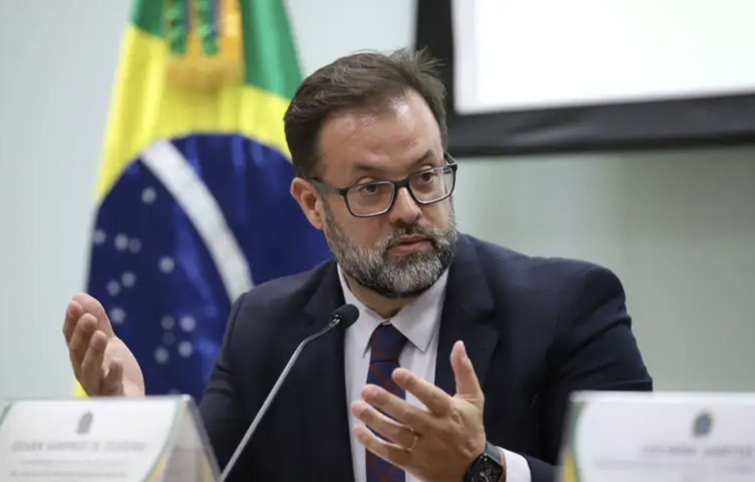 meteorologista-do-inpe-orienta