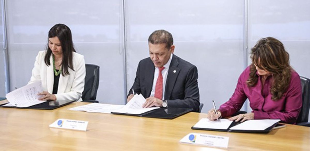 presidente-do-tse-assina-pacto