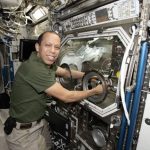 astronautas-retornam-a-terra-a