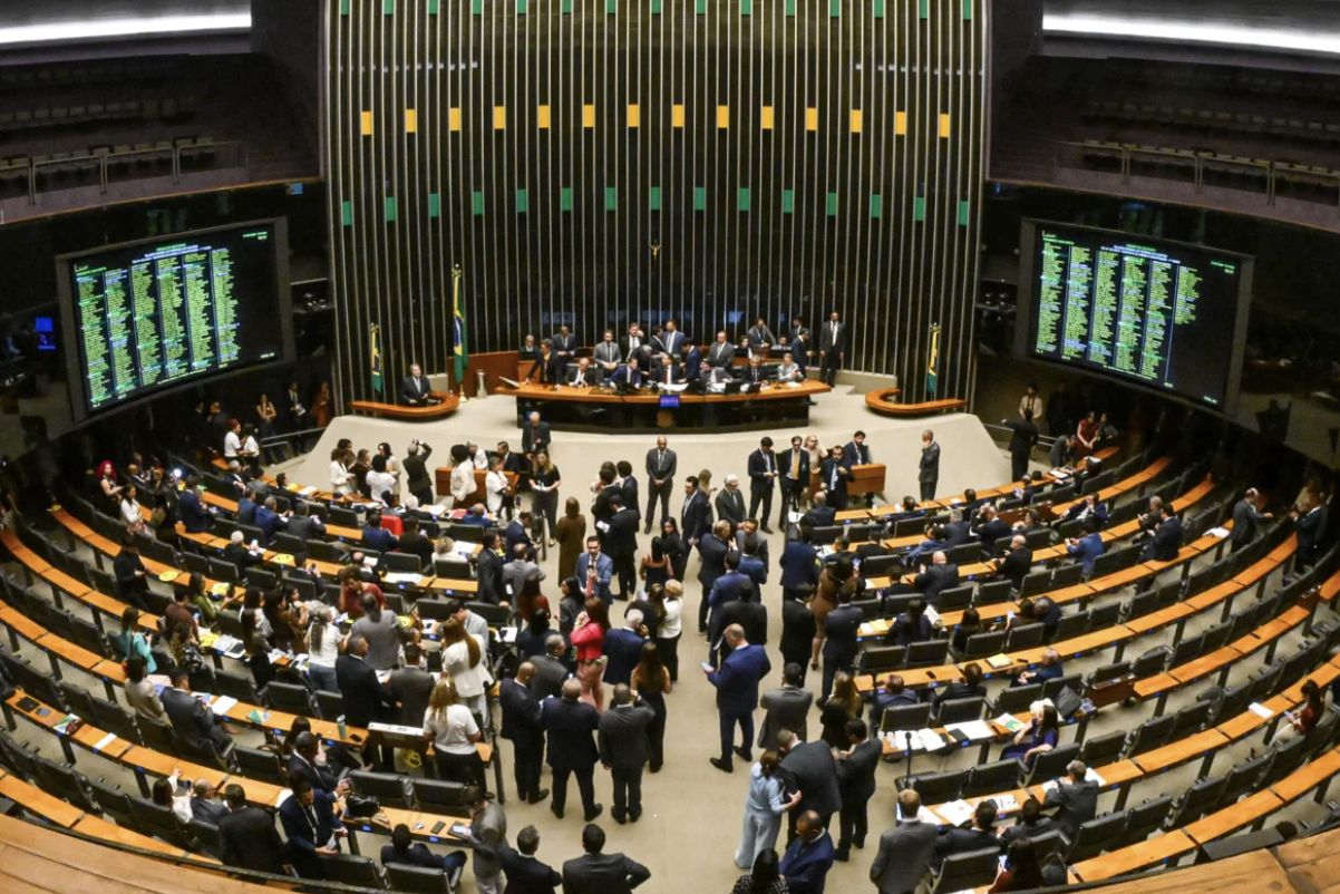 camara-dos-deputados-aprova-re