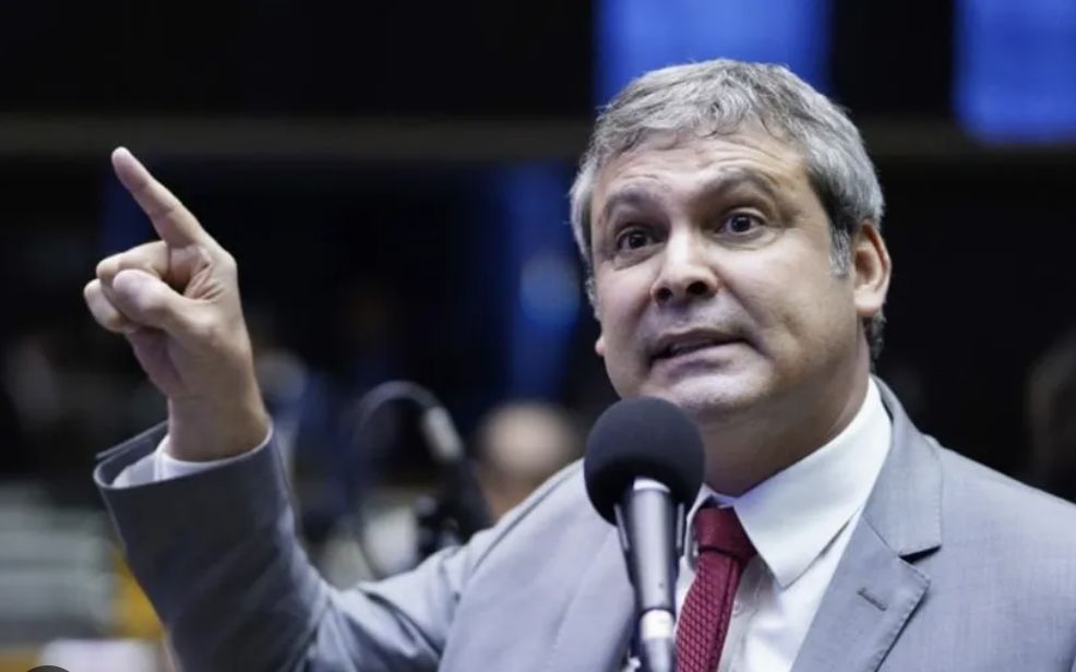 lindbergh-aciona-stf-e-pede-re