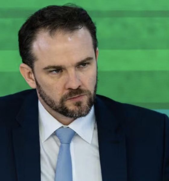 ministro-da-fazenda-chama-mile