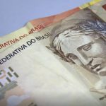 poupanca-saques-superam-deposi