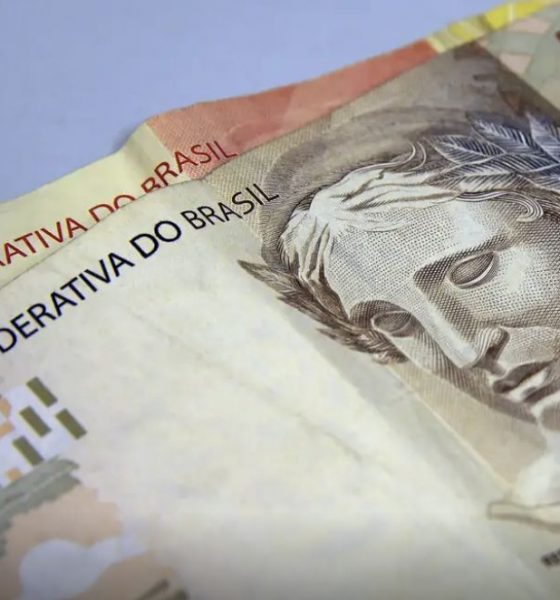 poupanca-saques-superam-deposi