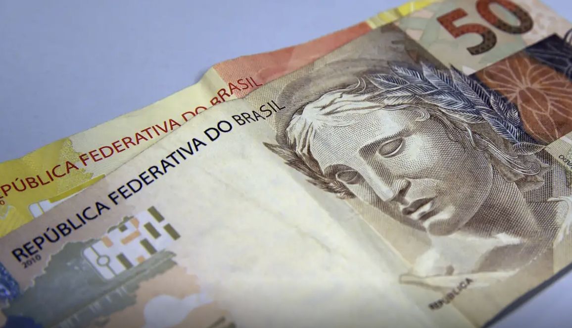poupanca-saques-superam-deposi