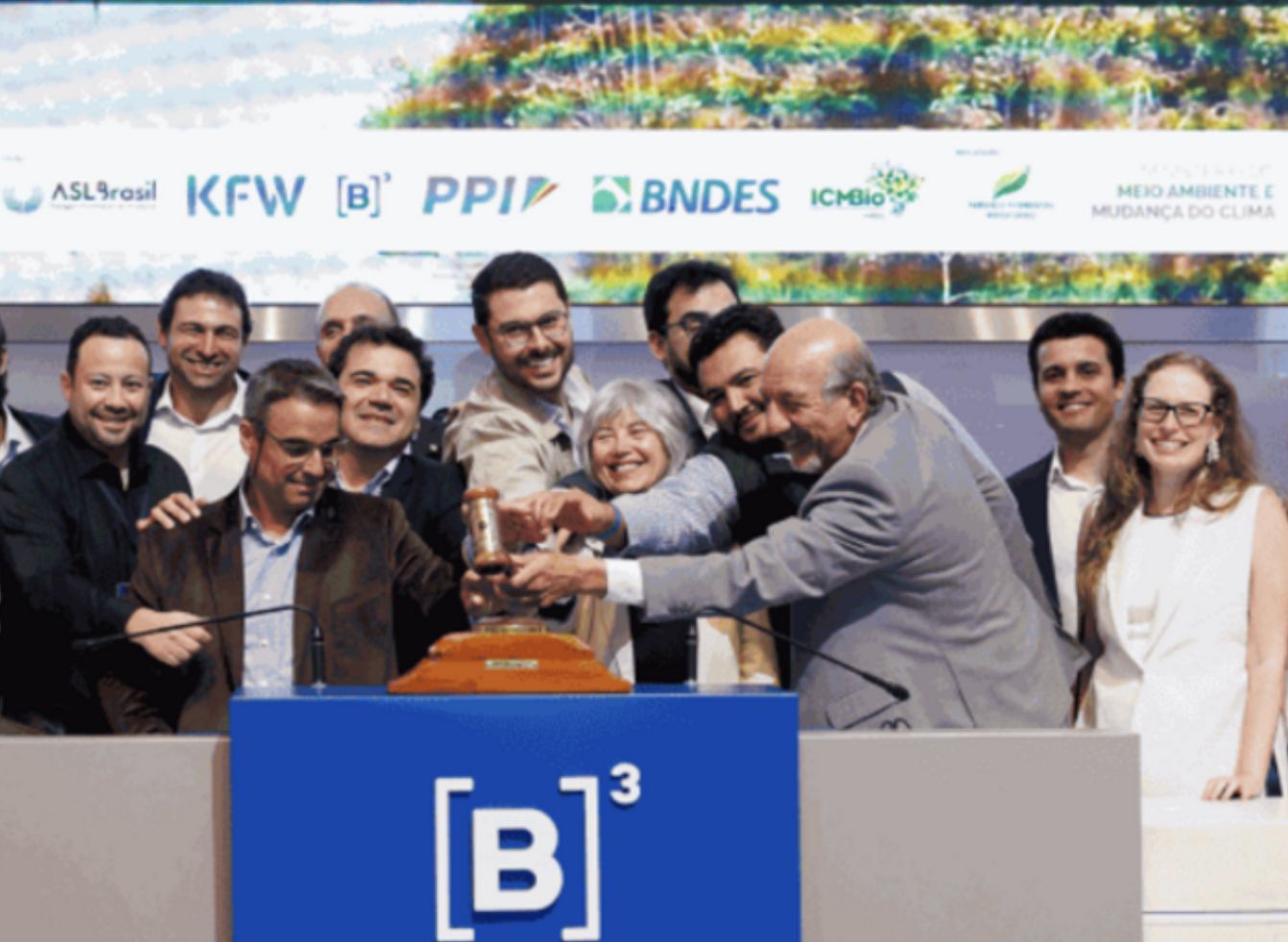 duas-empresas-vencem-leilao-fe